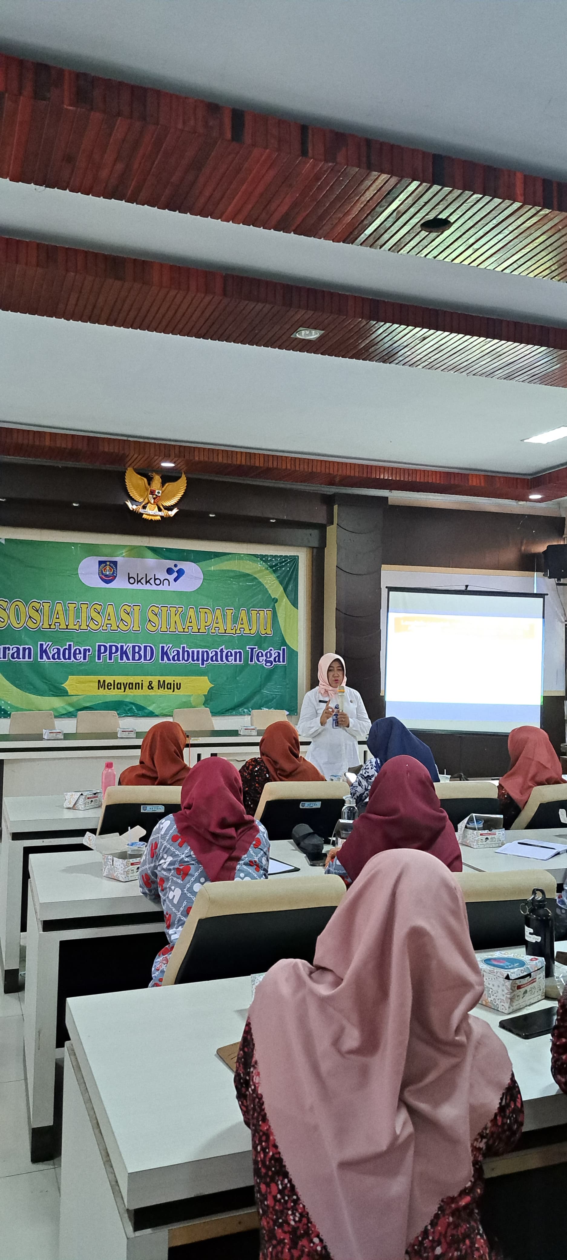 90 Kader Pembantu Pembina Keluarga Berencana Desa (PPKBD) se Kabupaten Tegal mengikuti Sosialisasi SIKAPAL LAJU