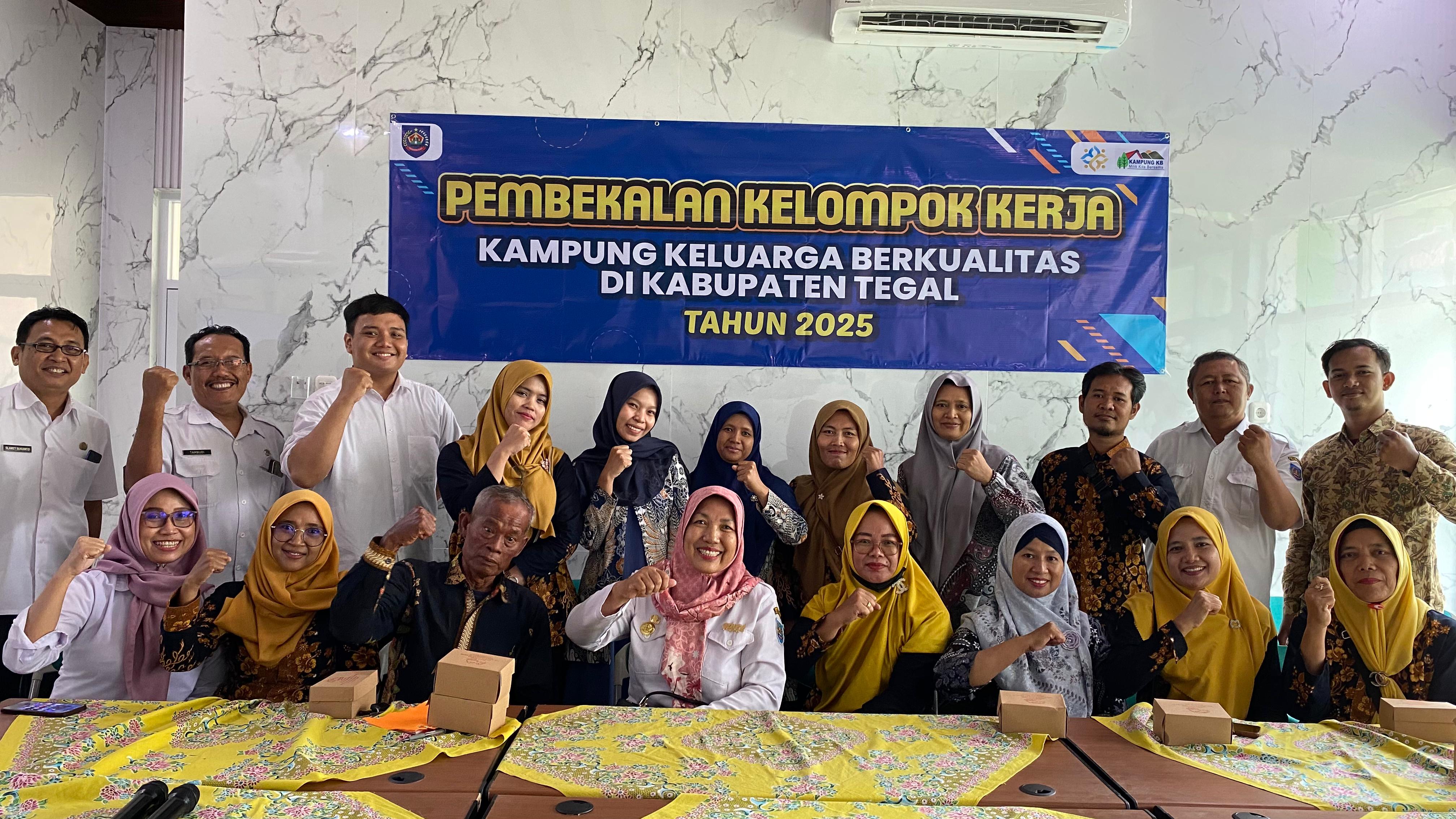 KADES HARJOSARI KIDUL ADIWERNA IKUT PEMBEKALAN POKJA KAMPUNG KB DI DINAS P3AP2KB KAB.TEGAL