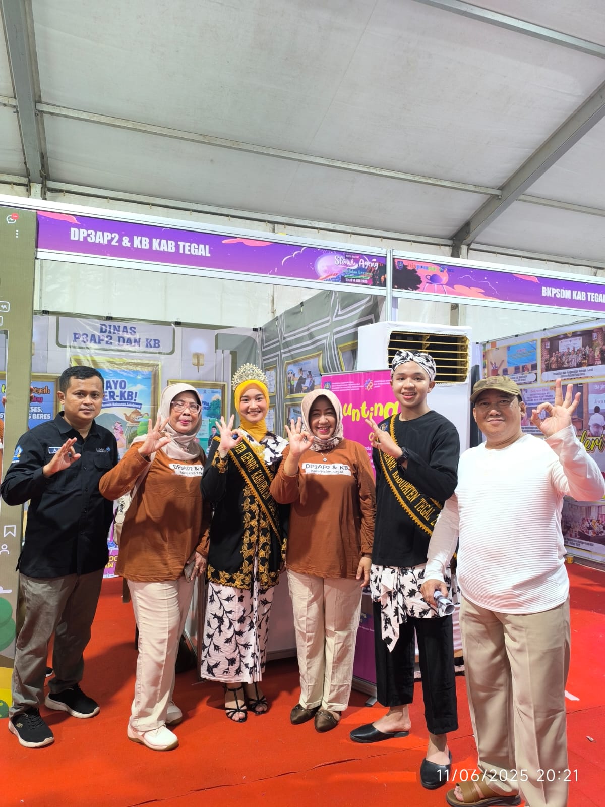 WABUP TEGAL BERKUNJUNG DI STAND DINAS P3AP2KB KAB.TEGAL DALAM SLAWI AGENG EXPO 2025