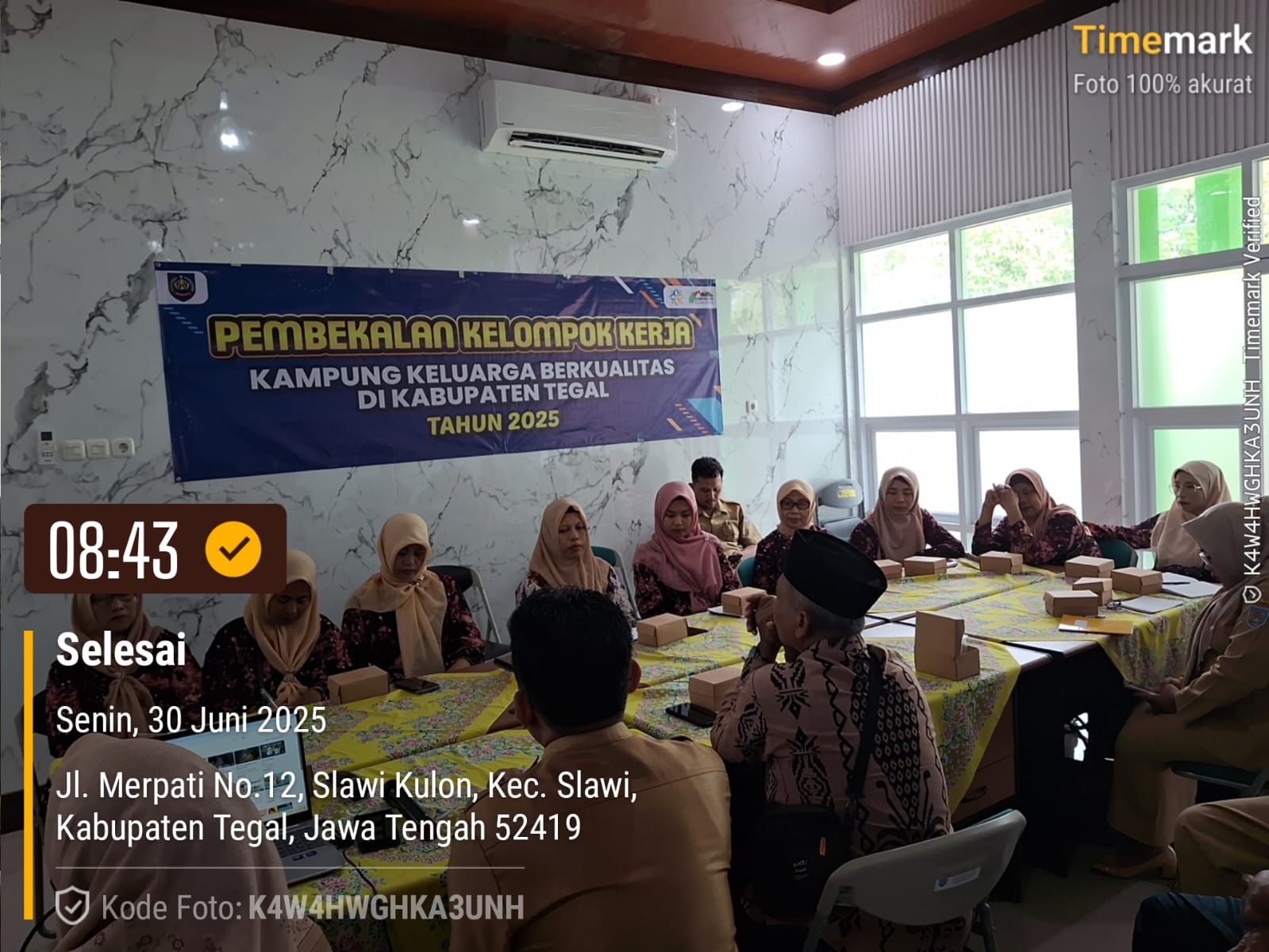 KEPALA DESA BESERTA IBU KETUA TP PKK DESA KEMUNING KEC.KRAMAT IKUT PEMBEKALAN POKJA KAMPUNG KB