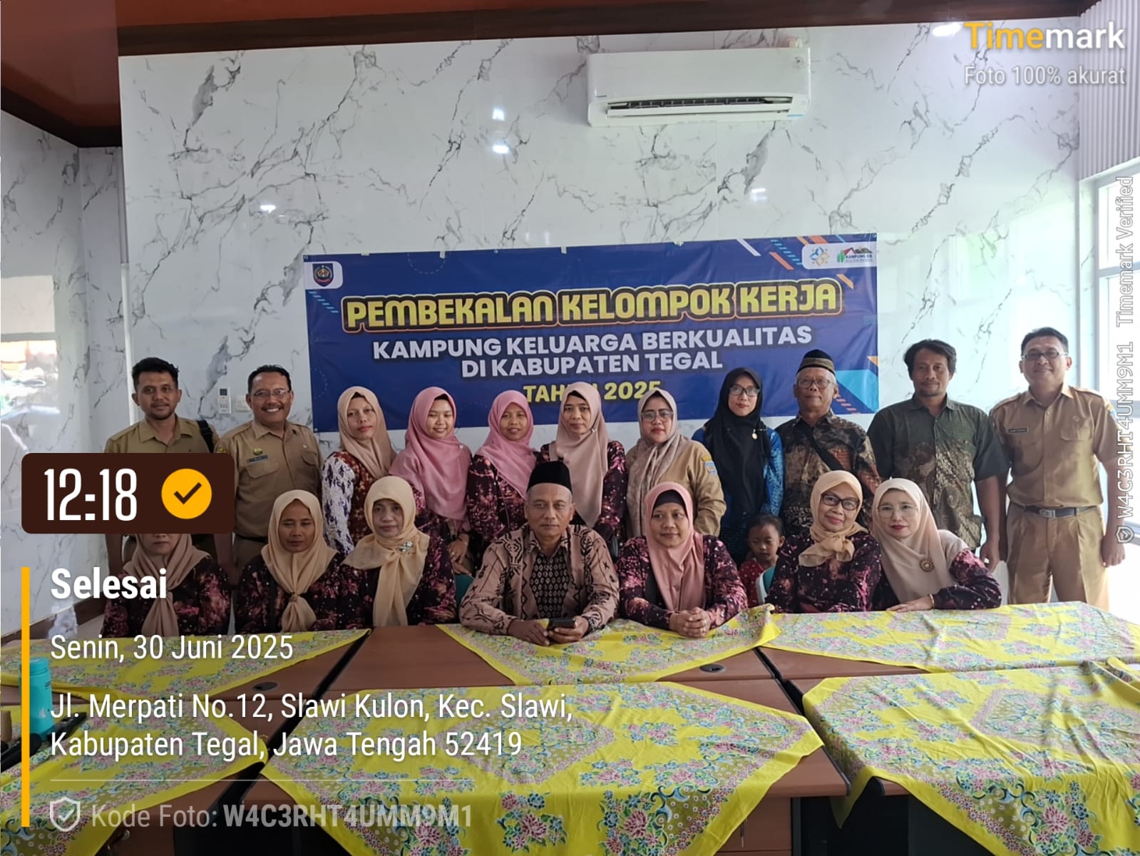 KEPALA DESA BESERTA IBU KETUA TP PKK DESA KEMUNING KEC.KRAMAT IKUT PEMBEKALAN POKJA KAMPUNG KB