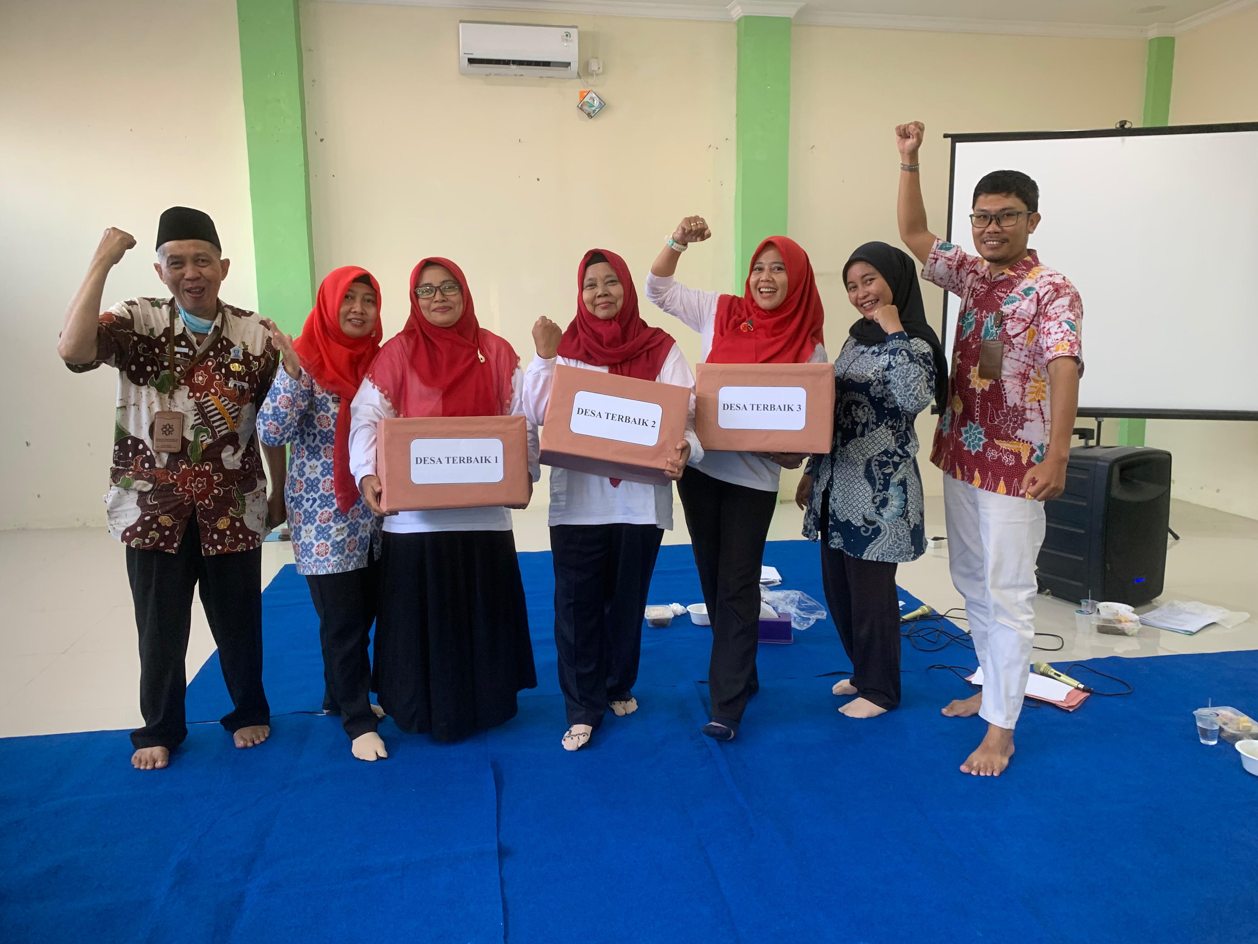 pemberian reward bagi kader imp kec Dukuhturi