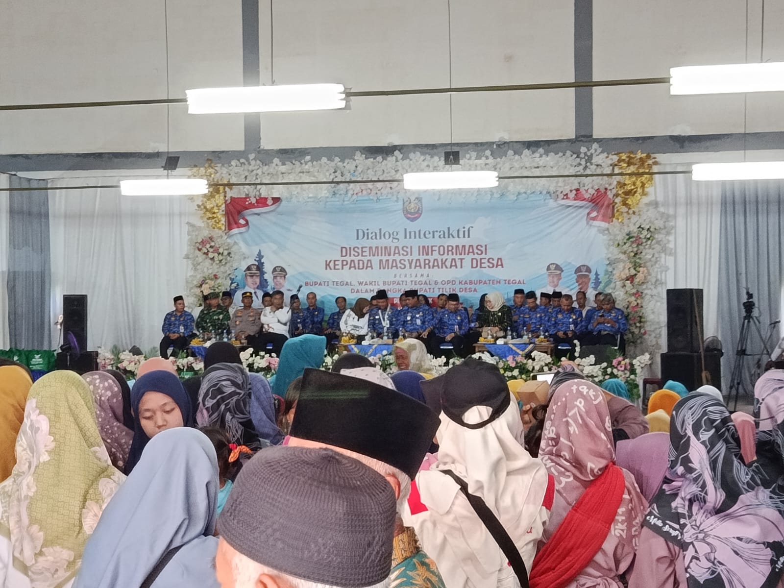 BUPATI TILIK DESA PUCANG LUWUK di KECAMATAN BOJONG