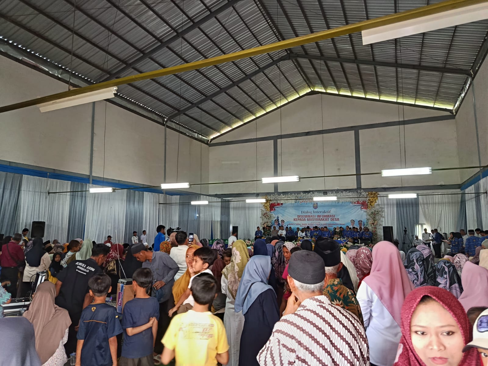 BUPATI TILIK DESA PUCANG LUWUK di KECAMATAN BOJONG
