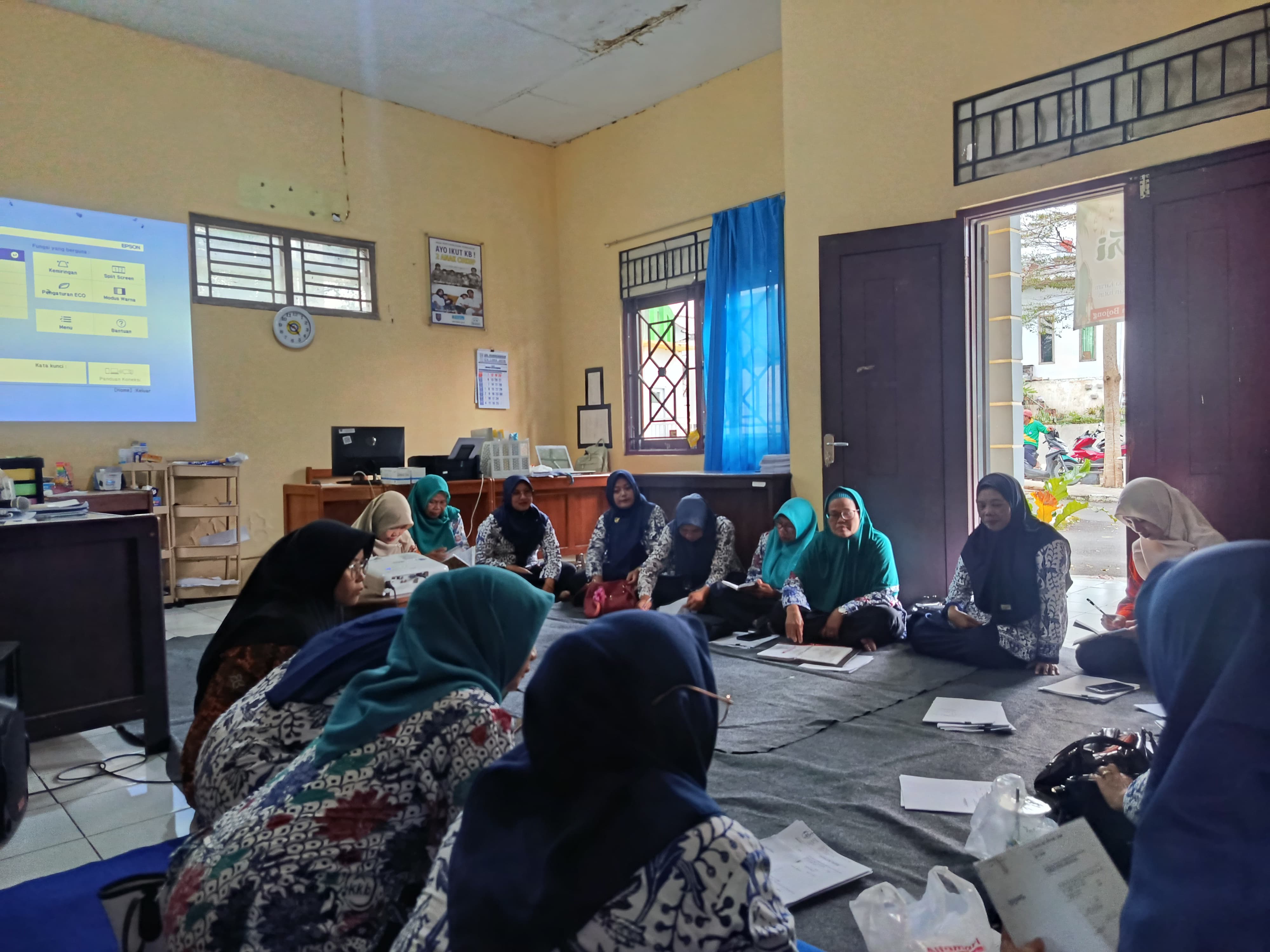 Pertemuan rutin kader IMP dan sub IMP Kec.Bojong