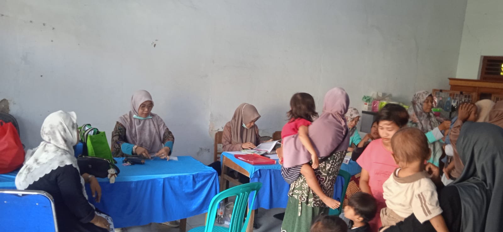 Kegiatan ambil sample darah untuk mendeteksi adanya timbal di Desa Ketanggungan Dukuhturi