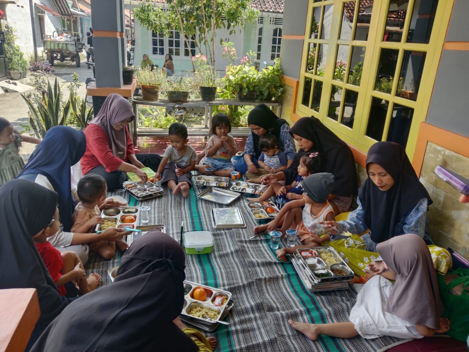 Kegiatan Makan Bersama KPM MBG B3 Di Desa Penusupan Kec. Pangkah Kab. Tegal