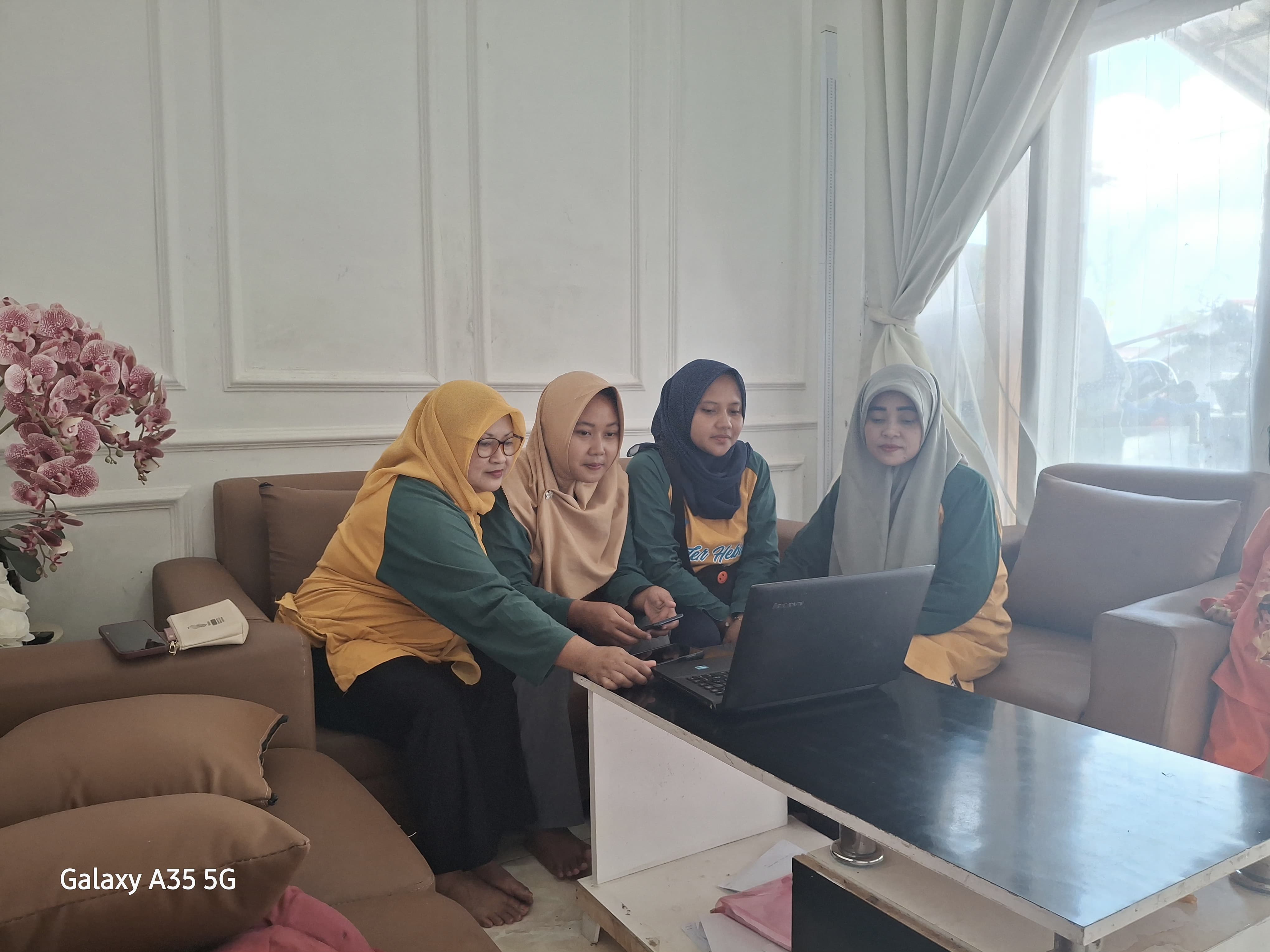 Zoom Meeting 6 SPM Posyandu di Desa Buniwah Kecamatan Bojong