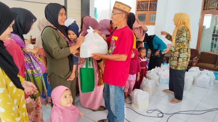Penanganan stunting dengan Pemberian Makanan Tambahan (PMT) bagi balita di Kec.Dukuhturi
