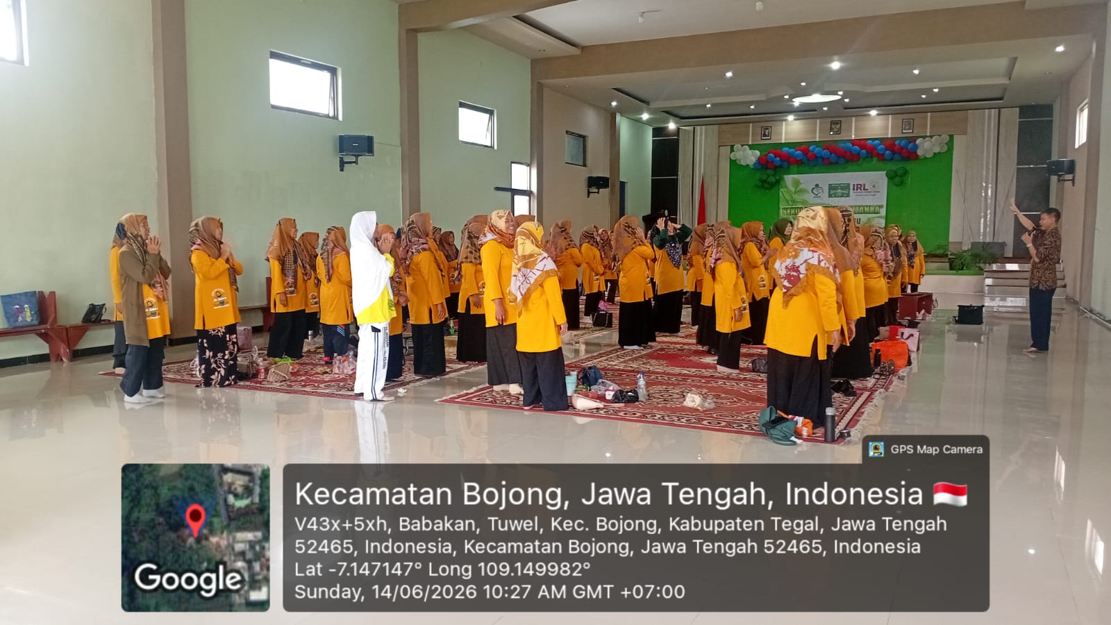 USIA SENJA PENUH MAKNA DI SEKOLAH LANSIA AZ-ZAHRA KECAMATAN BOJONG