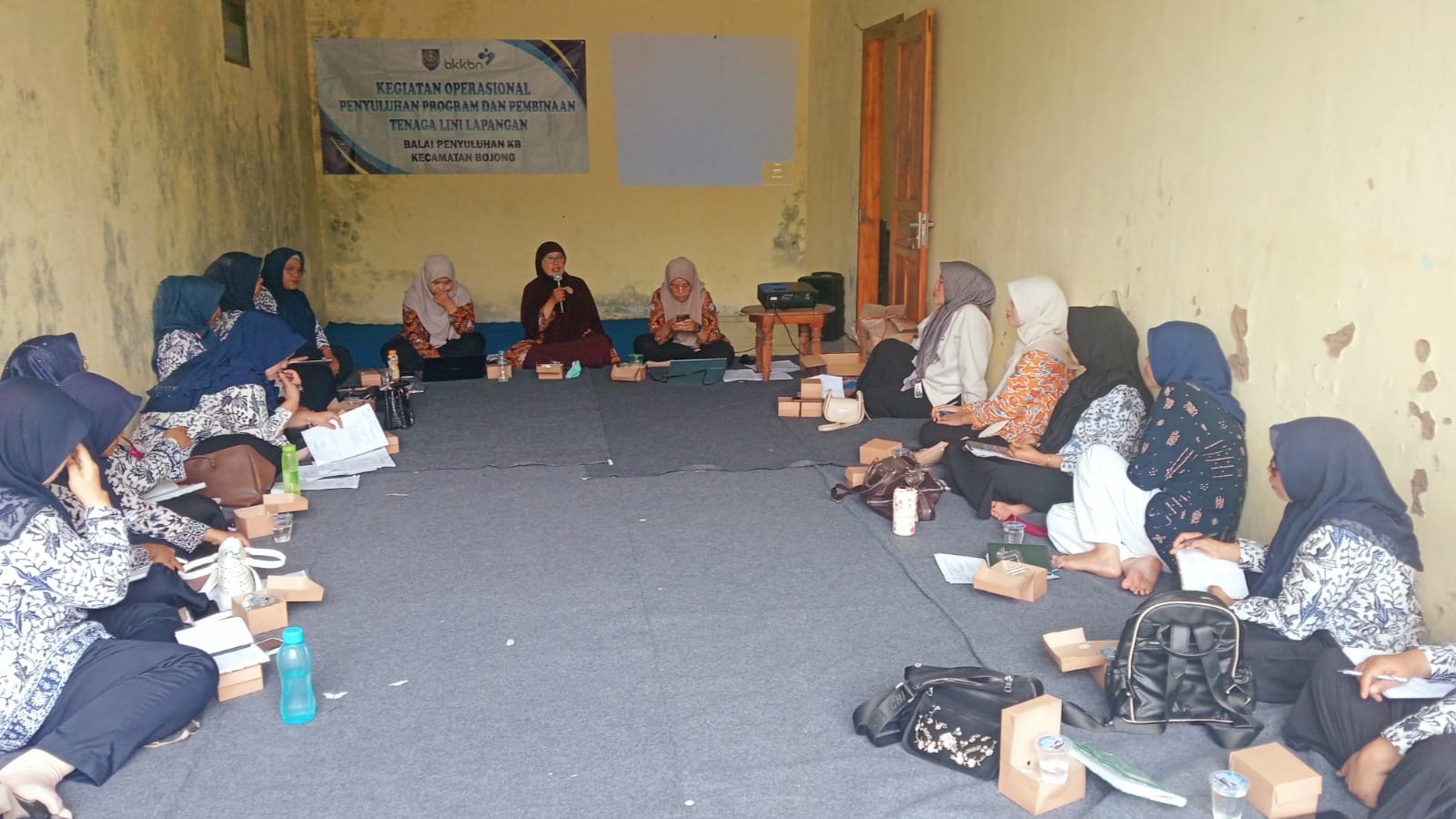 KEBERSAMAAN DALAM PERTEMUAN RUTIN KADER IMP DI KECAMATAN BOJONG
