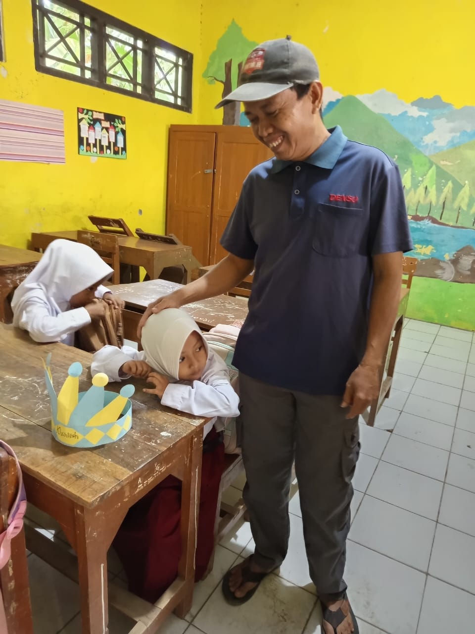 GERAKAN AYAH MENGANTAR ANAK DI HARI PERTAMA MASUK SEKOLAH (GAMAS)
