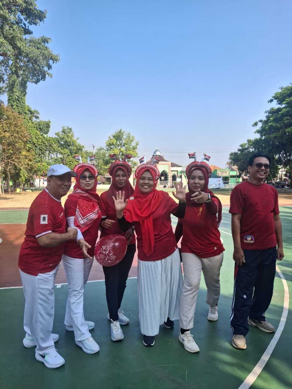 SEMARAK HUT RI KE-81, SEMANGAT KEMERDEKAAN, BERSAMA MEMBANGUN KELUARGA INDONESIA