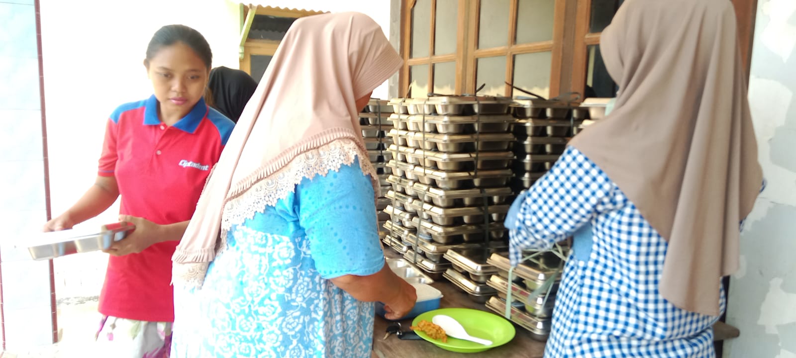 Kader lakukan Distribusi MBG 3 B di Desa Jatiwangi Kec.Pagerbarang